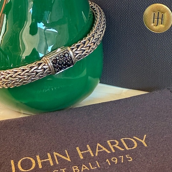 John Hardy REVERSIBLE 6.5mm Icon Silver Bracelet in Emerald & Black Sapphire - Picture 16 of 16